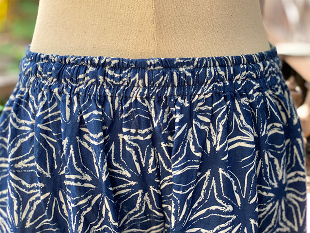 asana HEMP100%かすれ麻柄 インディゴ抜染 ワイド ショート パンツ
