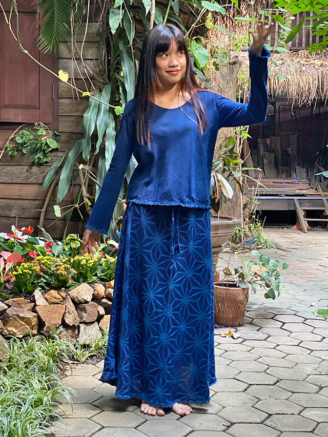 【美品】PAYAKA HEMP100% 薄手インディゴ抜染 バイアススカート 美品】PAYAKA HEMP100% 薄手インディゴ抜染 バイアススカート