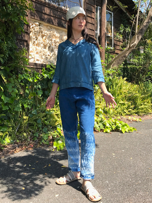 asana HEMP100% Vネック ブラウス・草木染め【パヤカ オンラインショップ】