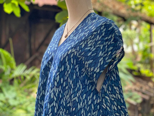 asana HEMP100% ガーゼ ひらひら 貫頭衣 シャツ・インディゴ抜染プリント