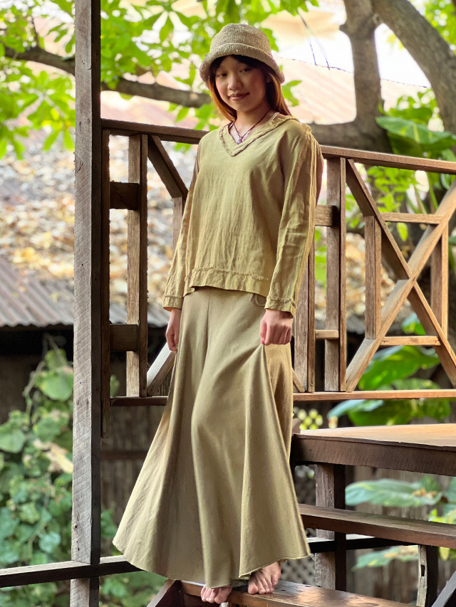 パヤカ　ヘンプ100％テロテロ切り替えブラウス　草木染め　カーキ asana HEMP100% テロテロ カシュクール ブラウス・草木染め