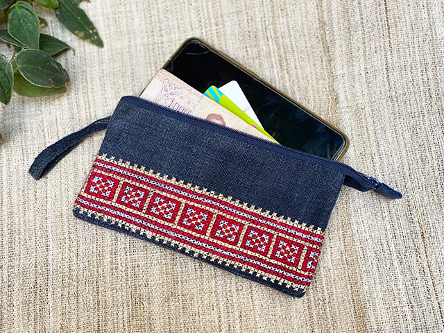 PAYAKA asana 週末値下げ asana HEMP100% 古布 手刺繍 ポーチ【パヤカ オンラインショップ】
