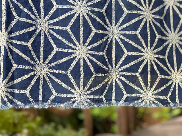 【新品】プリーツ　ショール　ヘンプ麻　モン族　手仕事　麻　手染め　チェンマイ 新品】プリーツショールヘンプ麻モン族手仕事麻手染めチェンマイ