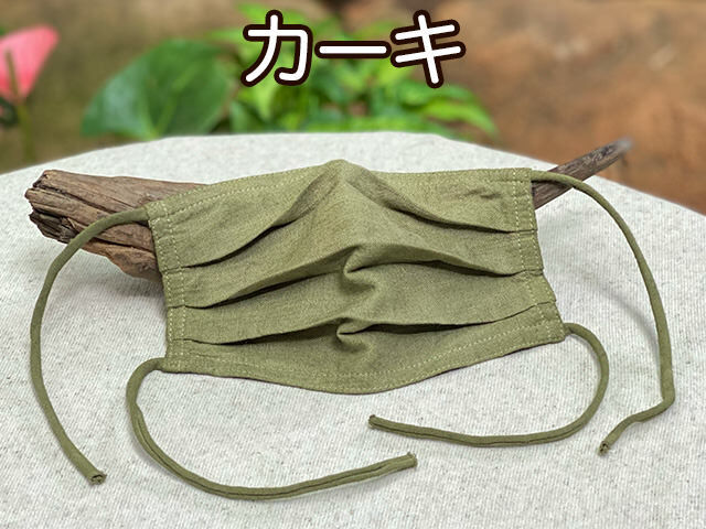 カーキ