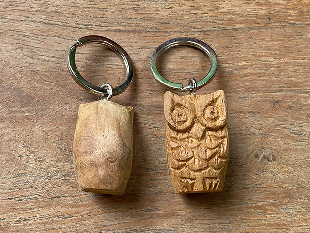 WOOD 木彫り ふくろう キーホルダー