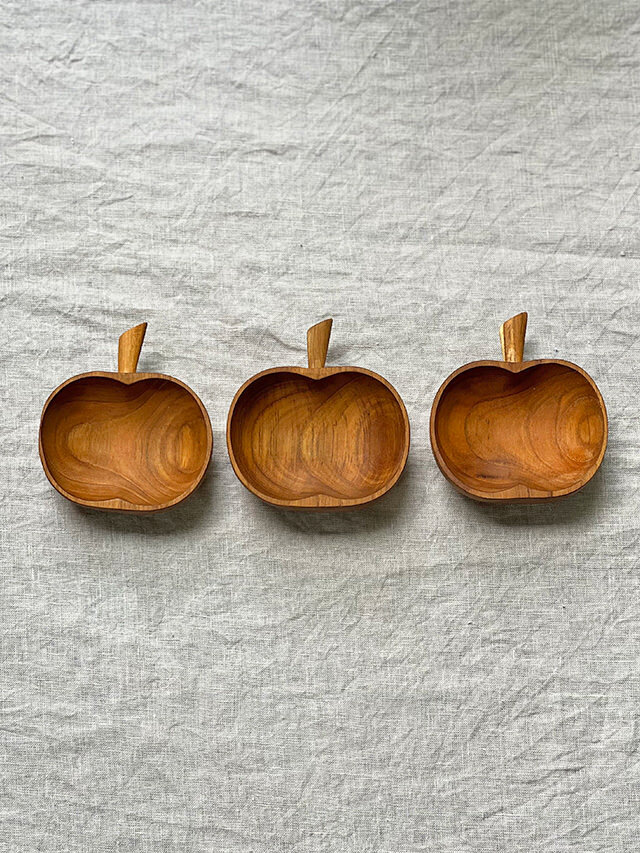 チークWOOD りんご型 小皿【パヤカ オンラインショップ】