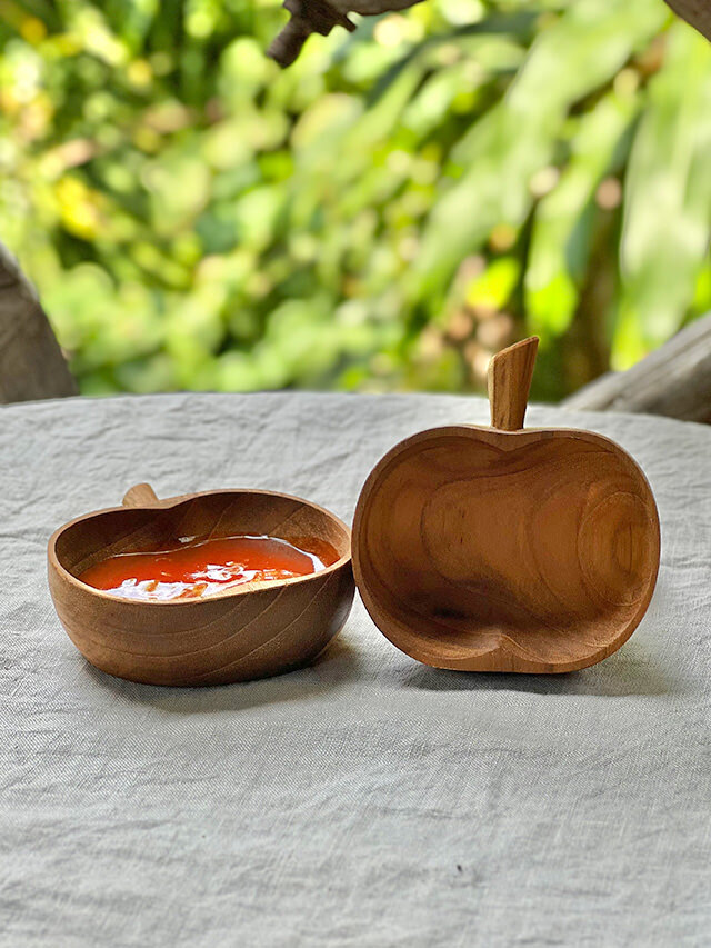 チークWOOD りんご型 小皿【パヤカ オンラインショップ】