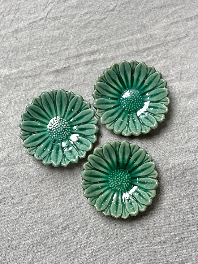 陶器 セラドン焼き 花型 小皿【パヤカ オンラインショップ】