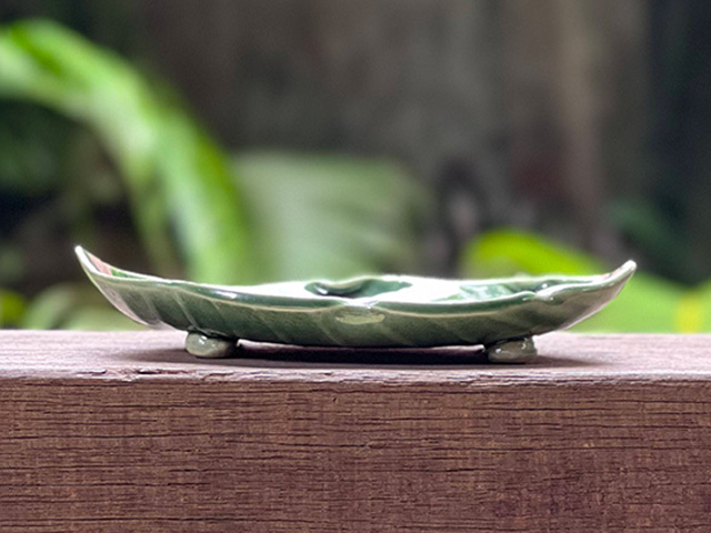 陶器 セラドン焼き バナナリーフ型 小皿