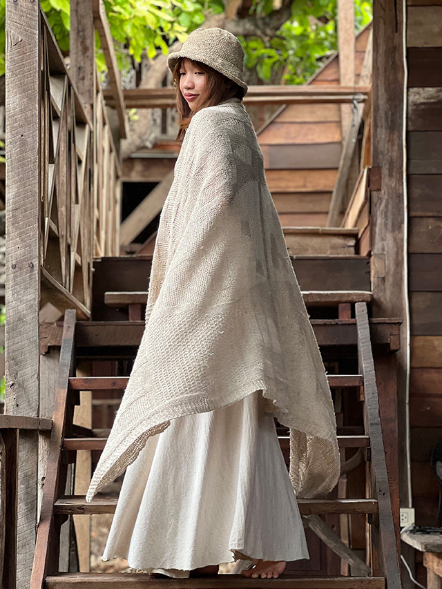 ハンドメイド　三角ショール　ニット　ショール　アイボリー　白色　大判ショール HEMP100% ニット 手編み 大判 ショール【パヤカ オンラインショップ】