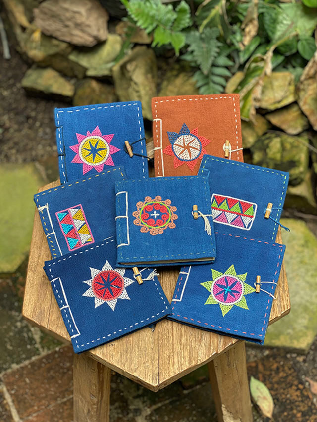 レンテン族 刺繍入り ノート【パヤカ オンラインショップ】