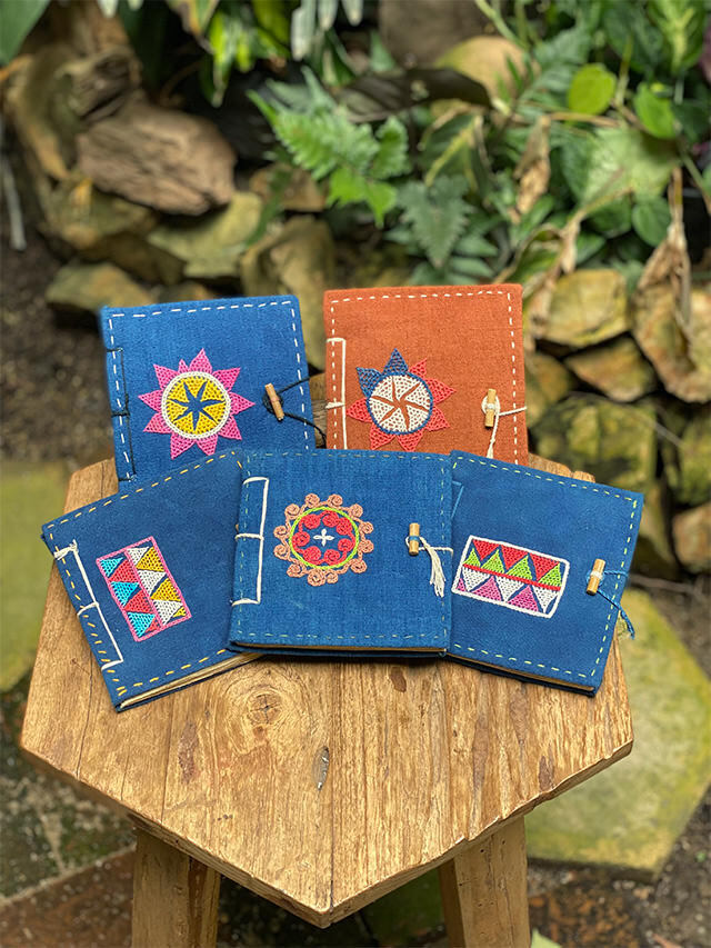 レンテン族 刺繍入り ノート【パヤカ オンラインショップ】