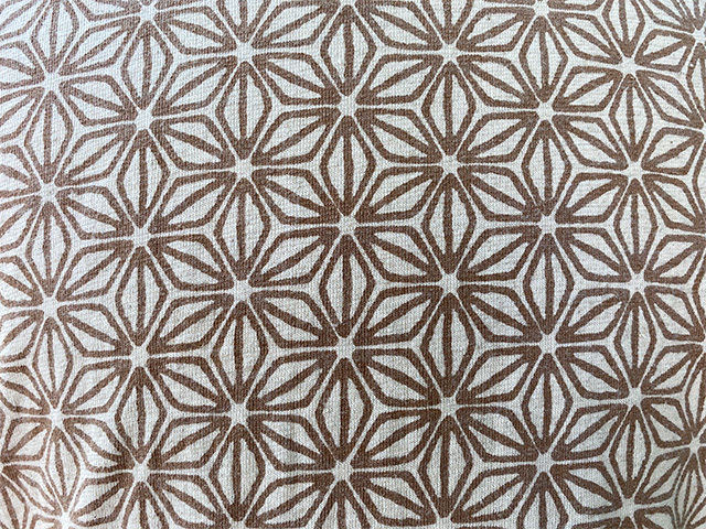 ミディアムブラウン