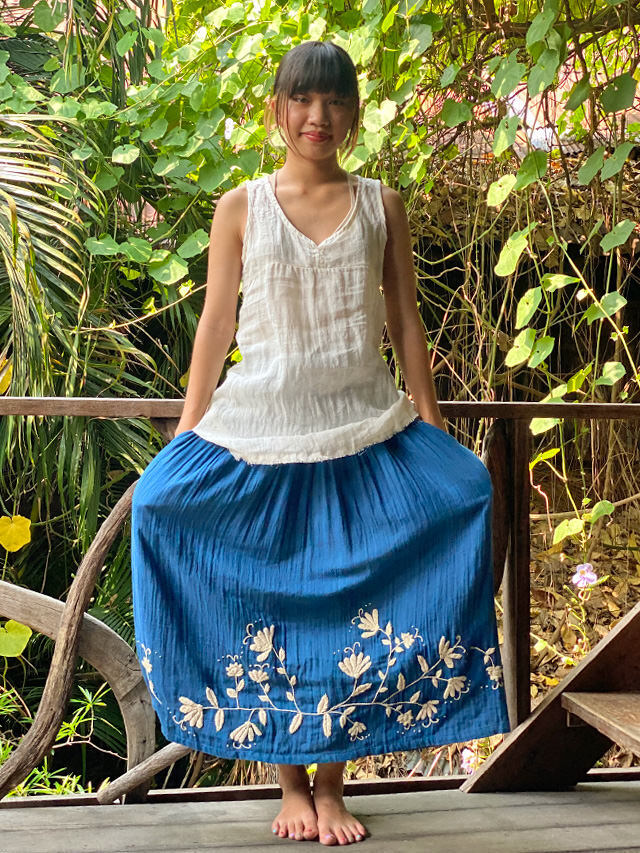 公式限定新作/送料無料 手縫い手刺繍スカート 