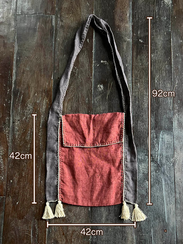 【新品】カレン　ショルダーバッグ　藍染　手織り　古布　ビンテージ　ヘンプ麻 カレン族手織り布 マチ付きショルダーバッグ（藍染め） – cholon