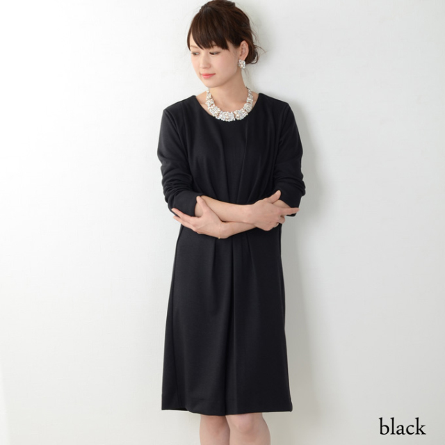 レディな雰囲気たっぷり♪シルエット美人の授乳口つきワンピース