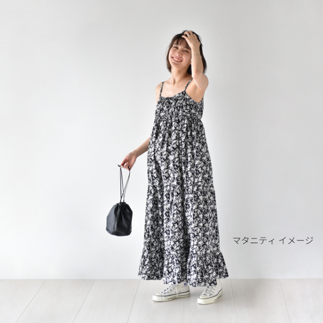 授乳ができるモノトーンフラワープリントのキャミソールフレア