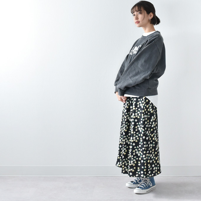 レトロなフラワー柄の産前産後スカート