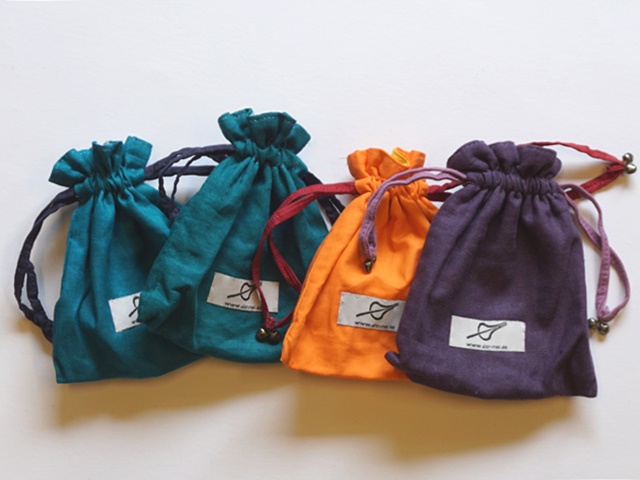 1779】鈴付き巾着袋/口琴（ムックリ）プリント ペロル