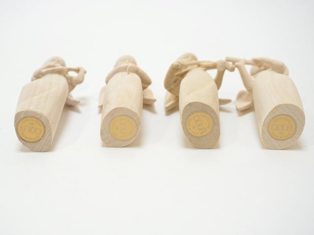 木の天使・底面にはDORFIのラベル付き