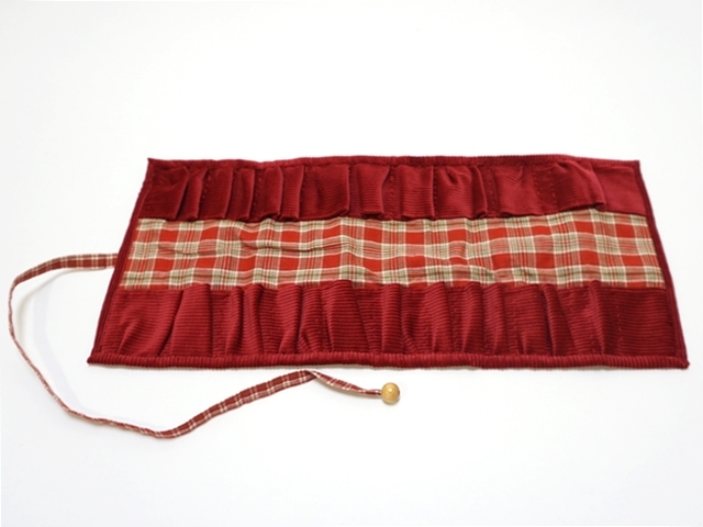 クレヨンケース12赤2