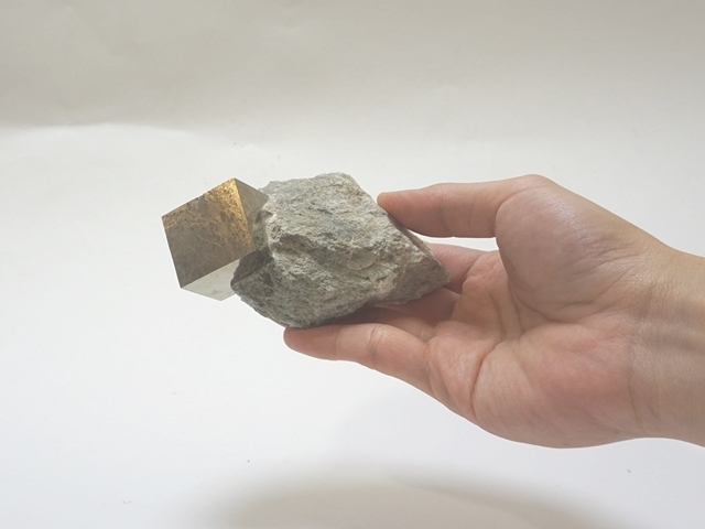 美品✨クォーツ＆パイライト 母岩付き クラスター(大) ◇Mサイズ◇激レア！母岩付き◇ギラギラ輝く結晶！◇フランス