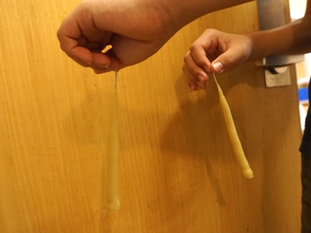 ミツロウロウソク作り