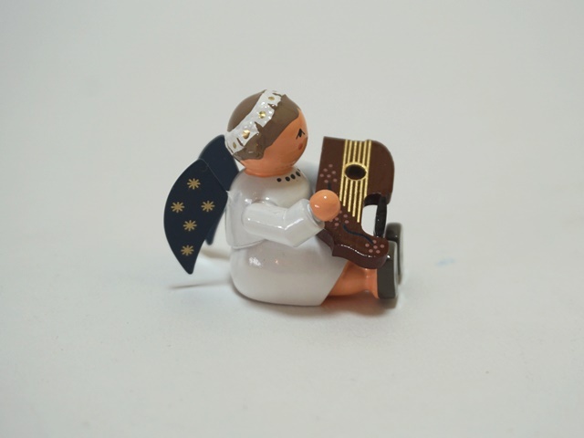 座ってツィターを鳴らす天使1656