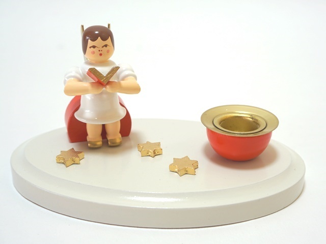 白と赤の台座の天使