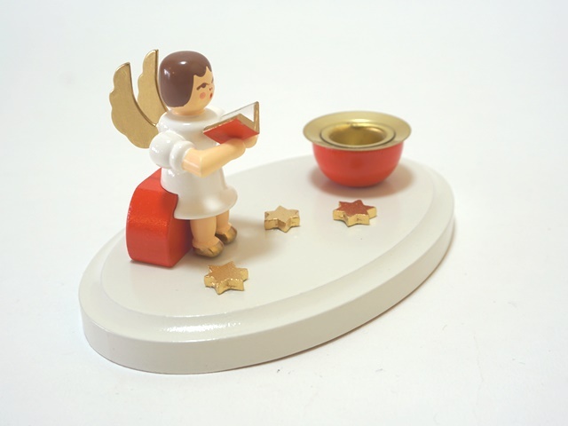 白と赤の台座の天使