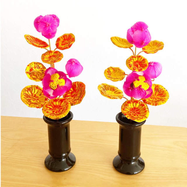 ☆mana92【お祝いの赤い花と青い壺】【キャメル色】おまとめ品 ペット 盆花 ぼんばな 一対 2本 セット お盆用品 ピンク 銀 金