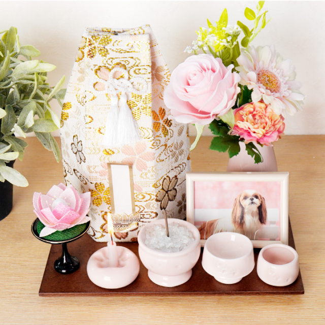 No1113 ローズクォーツ ミニチュア 薔薇のつぼみ オブジェ 台座付き No1113 ローズクォーツ ミニチュア 薔薇のつぼみ オブジェ 台座付き