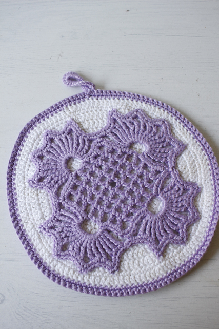 北欧ヴィンテージ/手編みのポットホルダー/ホワイト×パープル/SOLD OUT