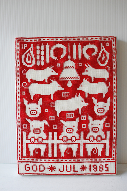 【クリスマス】北欧ヴィンテージ/刺繍の壁掛け/ブタさんがいっぱい/1985年/SOLD OUT