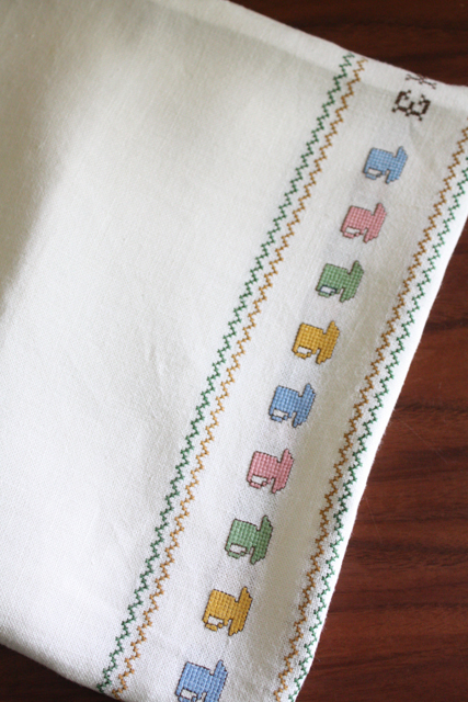 北欧刺繍/ヴィンテージクロス/パステルのカップ/SOLD OUT
