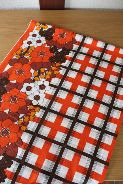 北欧ヴィンテージクロス/レトロお花模様/SOLD OUT