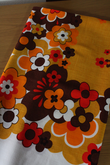 北欧ヴィンテージクロス/レトロお花模様/SOLD OUT