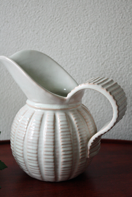 Michael Andersen & Son社/持ち手つき花瓶/ミルク色/SOLD OUT