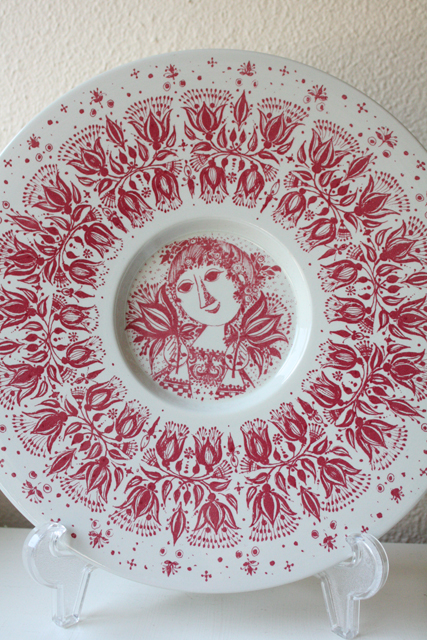 北欧ヴィンテージ/Bjorn　Wiinblad（ヴィヨルン・ウィンブラッド/美しい女性のプレート/レッド/SOLD OUT