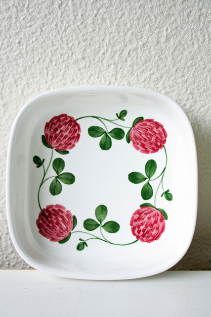 北欧ヴィンテージ/Royal Copenhagen（ロイヤルコペンハーゲン）/角皿/紫詰草/SOLD OUT