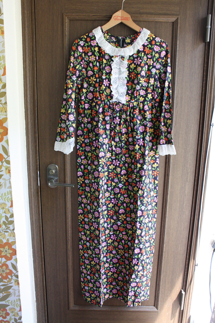 北欧ヴィンテージ/ロング丈コットンワンピース/フラワーモチーフ/SOLD OUT