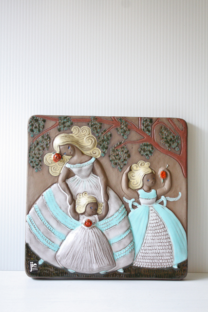 北欧ヴィンテージ/jie gantofta社/陶板の壁掛け/ママと二人の女の子/SOLD OUT