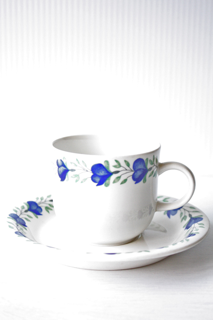 北欧ヴィンテージ/ARABIA/Riikka/カップ＆ソーサー/ブルーの小花/SOLD　OUT