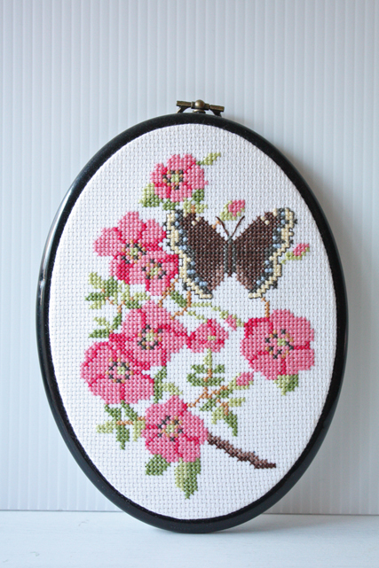北欧ヴィンテージ/手刺繍/蝶々とフラワーモチーフ/SOLD OUT