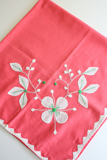 北欧刺繍/ヴィンテージテーブルクロス/パッションピンク×フラワーモチーフ/SOLD OUT