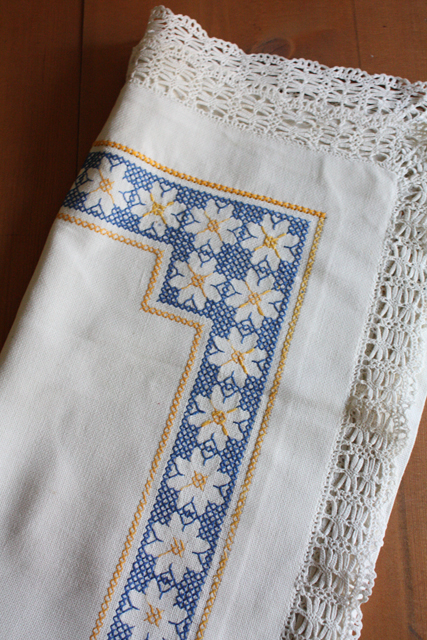 北欧刺繍/ヴィンテージテーブルクロス/マーガレット/SOLD OUT