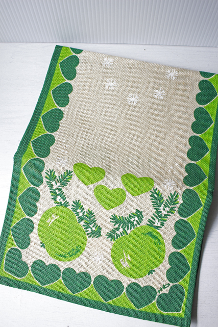 【クリスマス】北欧ヴィンテージ/テーブルセンター/ハートと青りんご