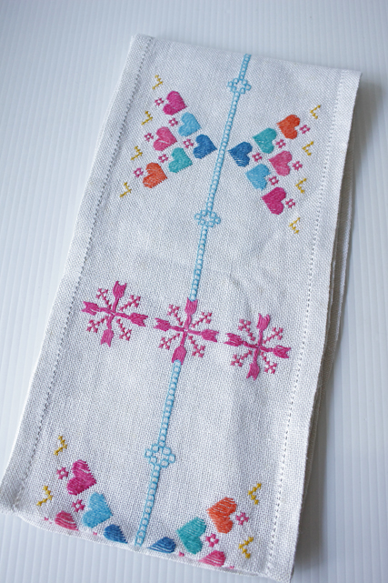北欧ヴィンテージ/刺繍クロス/ハートモチーフ