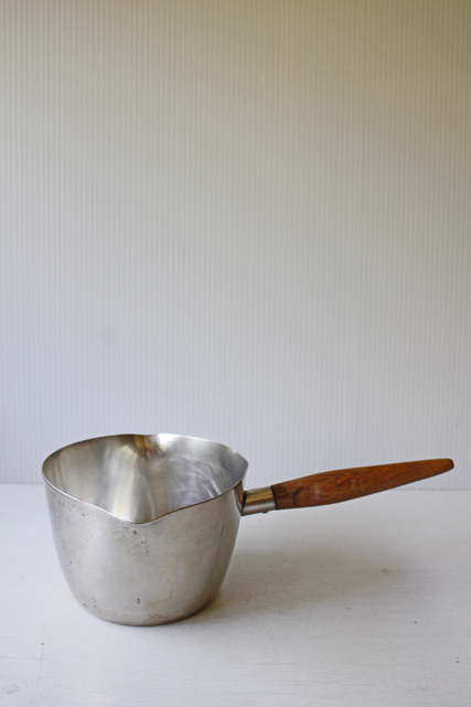 Φ12.5×15cm、高さ8cm、全長26cm