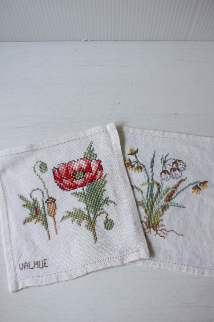 北欧ヴィンテージ/ハンドメイド/手刺繍/フラワーモチーフ/2枚セット/No.4